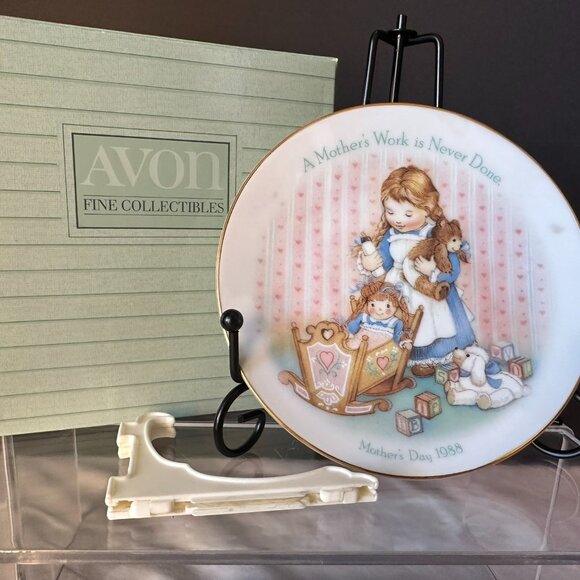Vintage AVON Mother’s Day Plate – 1988 “A Mother’s Work is Never Done” - Picture 3 of 7